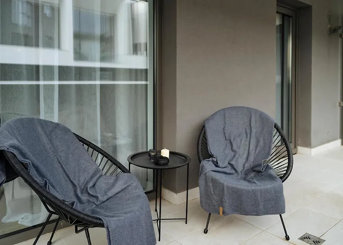 Pipera Business Center Апартаменти *